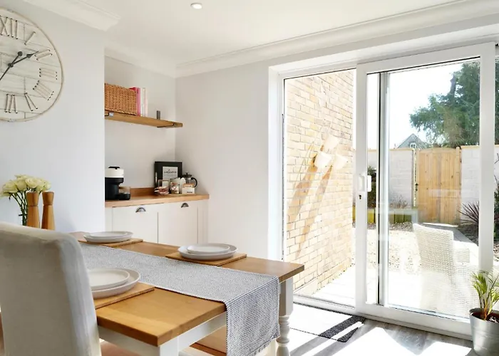 Joannes Retreat, Dog Friendly Property In Weymouth With Free Parking
